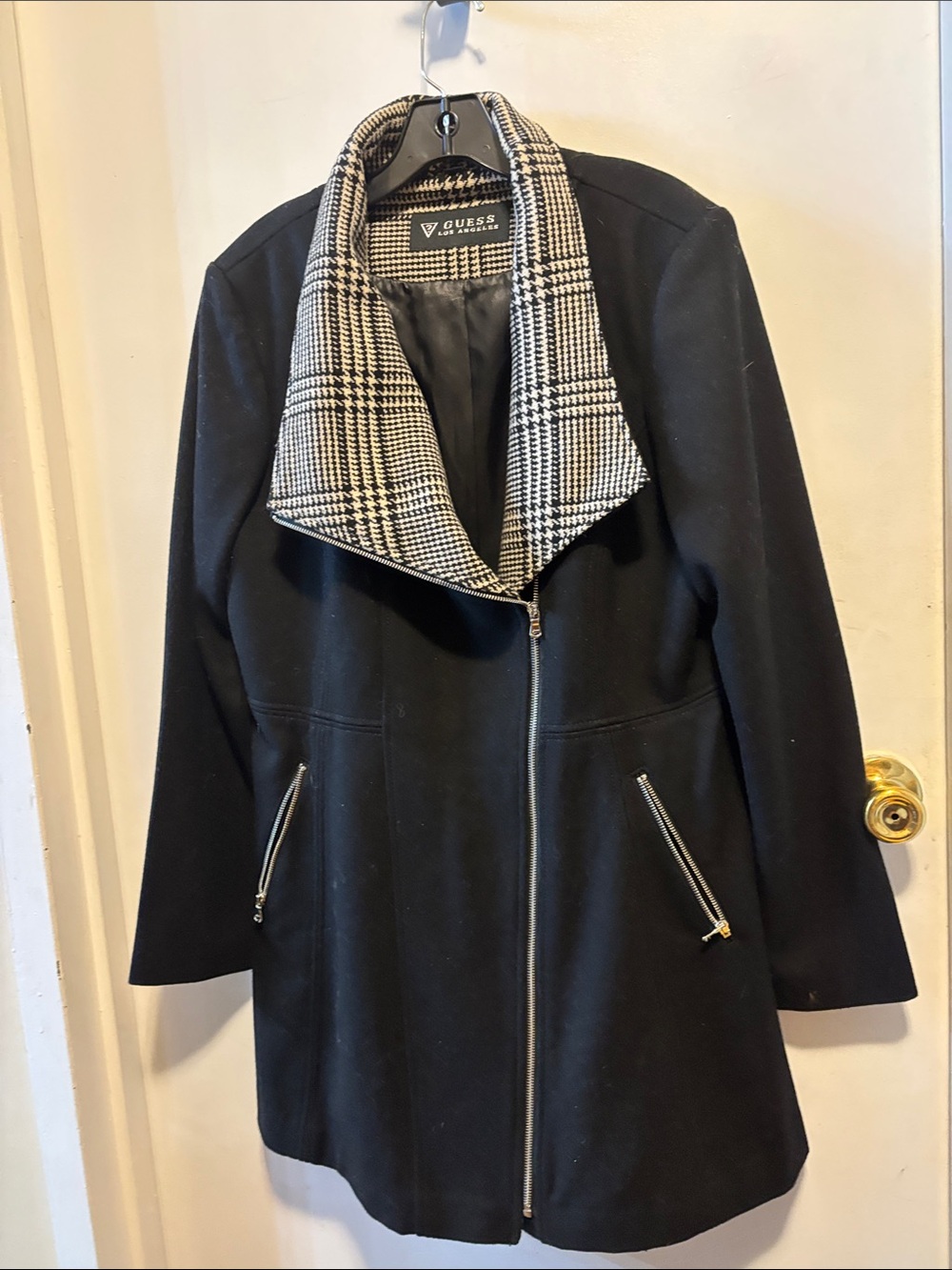 GUESS Black Trench Coat with Black-and-White Houndstooth Collar